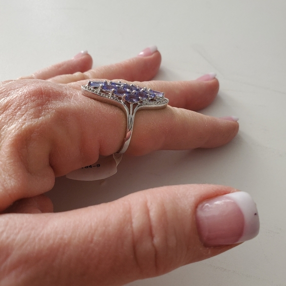 Amethyst and Sterling Silver Cocktail Ring - Picture 5 of 7